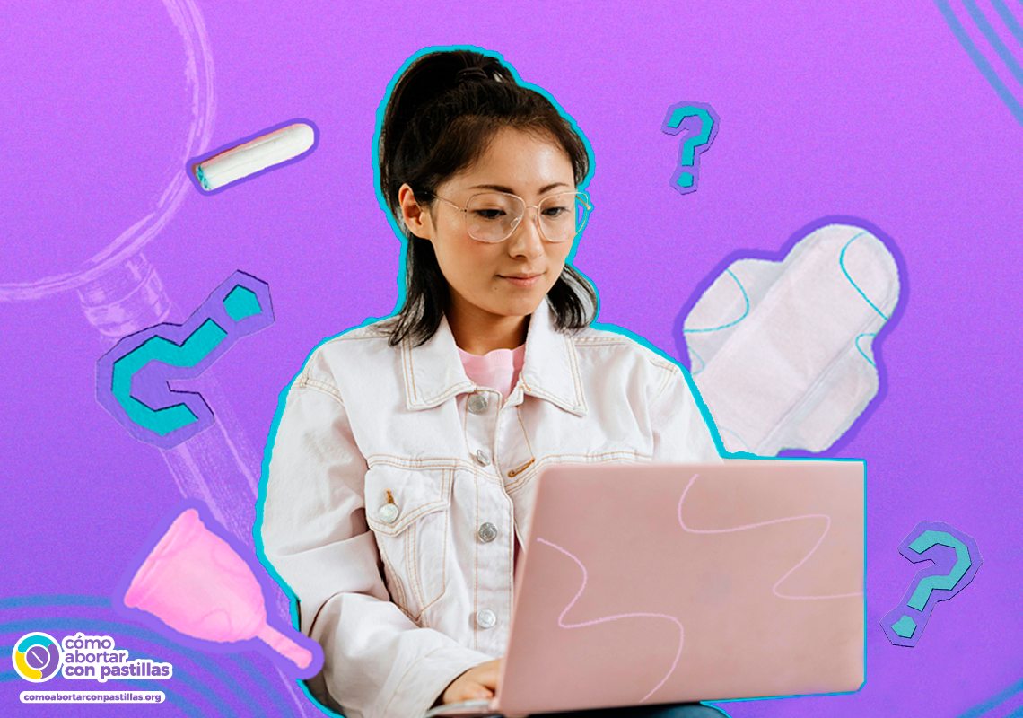 Joven usando una computadora portátil con expresión preocupada, rodeada de ilustraciones de una copa menstrual, una toalla sanitaria, signos de interrogación y una prueba de embarazo.